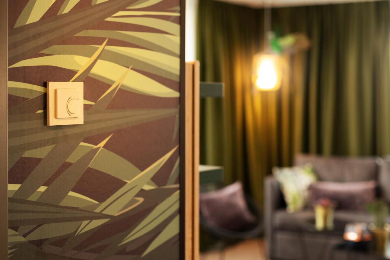 - The Niu, Crusoe Airport By Ihg Hotel